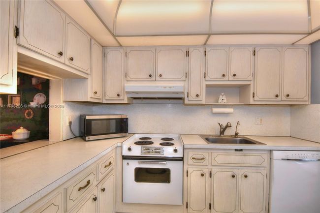 APT-260 - 1951 Ne 39 Th St, Condo with 1 bedrooms, 2 bathrooms and null parking in Lighthouse Point FL | Image 9