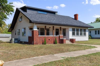 1101 E 9th Street, Home with 4 bedrooms, 2 bathrooms and null parking in Okmulgee OK | Image 3