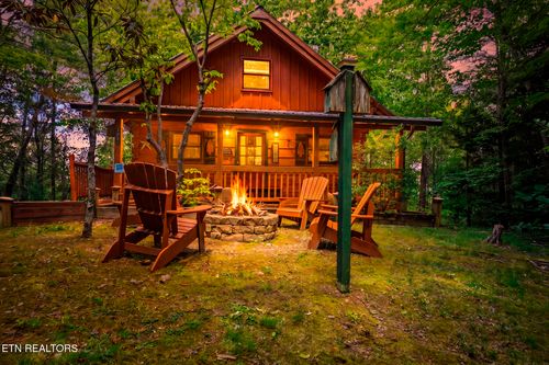 3005 Mountain Memories Way, Sevierville, TN, 37876 | Card Image