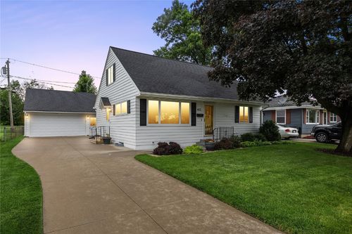 412 31st St Nw, Cedar Rapids, IA, 52405-4615 | Card Image