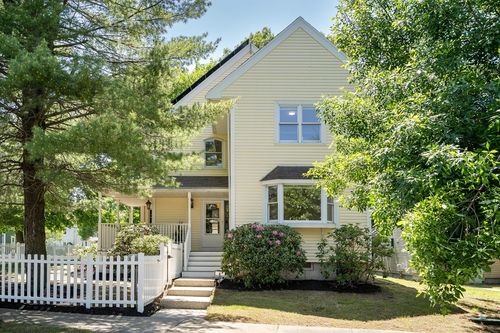 4 Rebecca Rd, Newton, MA, 02465-1418 | Card Image
