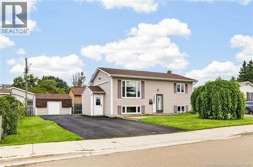 135 Virginia Ave, Dieppe, NB, E1A5N3 | Card Image