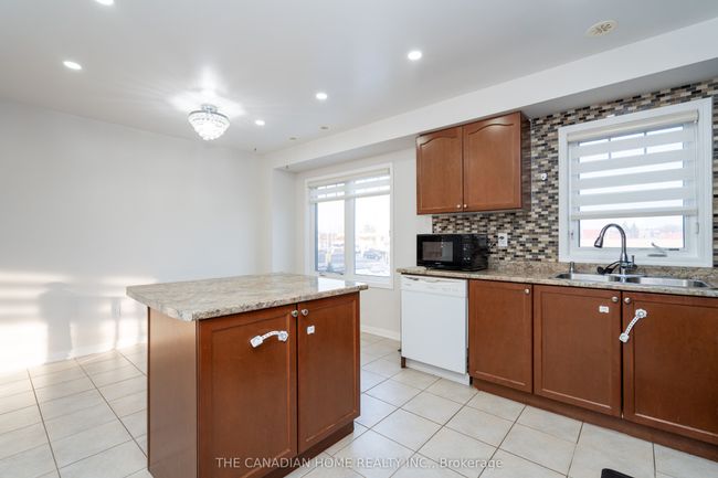 72 Colonel Frank Ching Cres, House attached with 4 bedrooms, 3 bathrooms and 2 parking in Brampton ON | Image 14