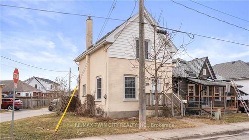 63 Walter St, Brantford, ON, N3S1N7 | Card Image