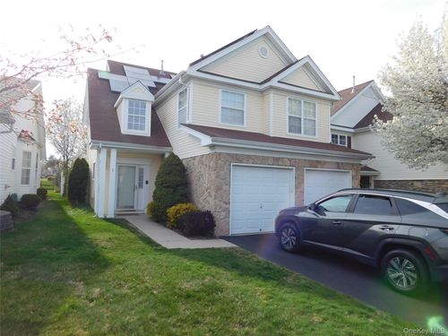 14-14 Julia Cir, Middle Island, NY, 11953-2652 | Card Image