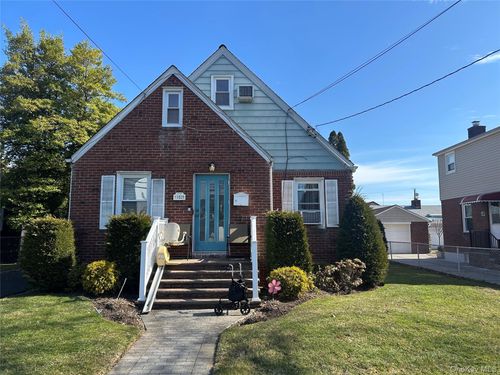 1020 N 5th St, New Hyde Park, NY, 11040-2940 | Card Image