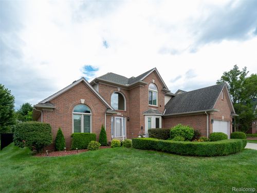48746 Bradford Dr, Macomb, MI, 48044-1861 | Card Image