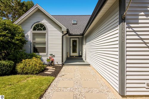 4478 Hampshire Dr, Williamsburg, MI, 49690-9632 | Card Image