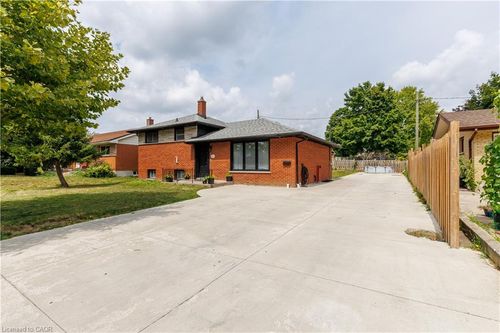 18 Silverdale Cres, London, ON, N5Z4A4 | Card Image