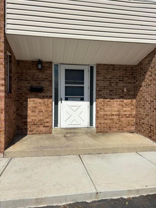2j-121 W Ticonderoga Dr, Westerville, OH, 43081-1386 | Card Image