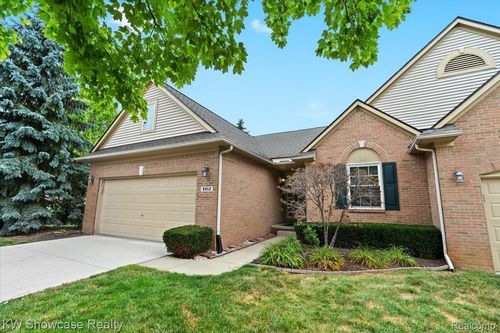 8052 Springdale Dr, White Lake, MI, 48386-4542 | Card Image