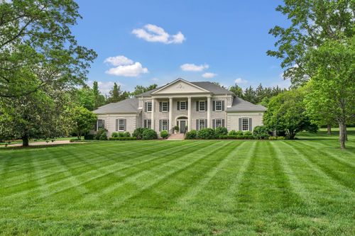 2016 Tyne Blvd, Nashville, TN, 37215-4705 | Card Image