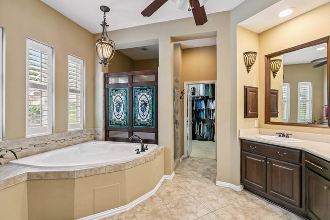 7826 Camden Hollow Ln, House other with 5 bedrooms, 5 bathrooms and 3 parking in Humble TX | Image 17