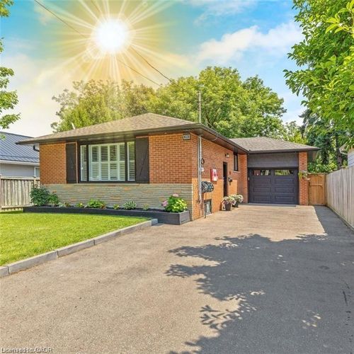 390 Woodward Ave, Milton, ON, L9T1V4 | Card Image