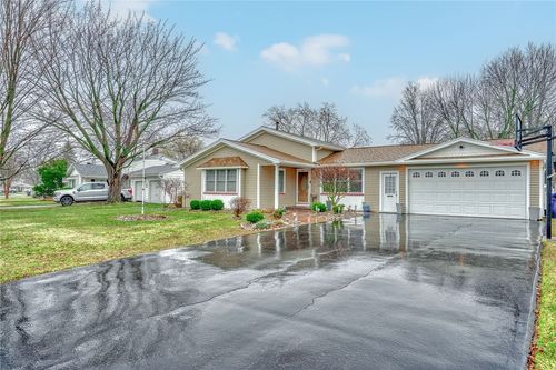 82 Mariposa Dr, Gates, NY, 14624-2522 | Card Image