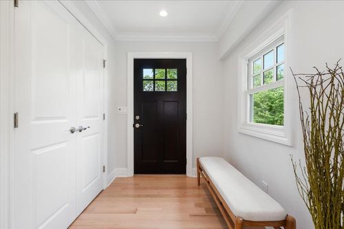 2 Brookhill Ln, Huntington, NY, 11743-5802 | Card Image