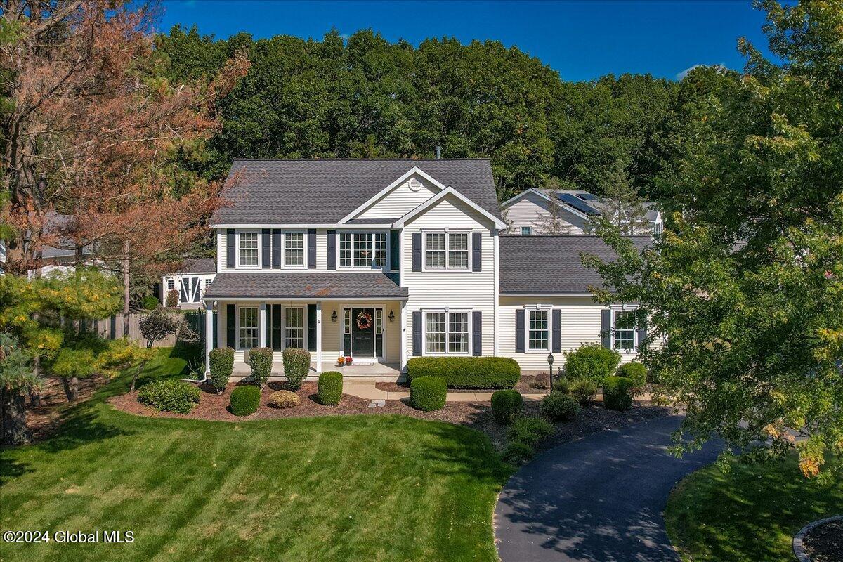 Maureen Ct, Clifton Park, NY 12065