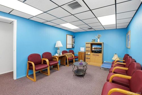 4169 Iris Pl, Bethpage, NY, 11714-6218 | Card Image