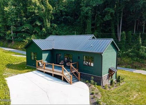 706 Kelly St, Gatlinburg, TN, 37738-3454 | Card Image