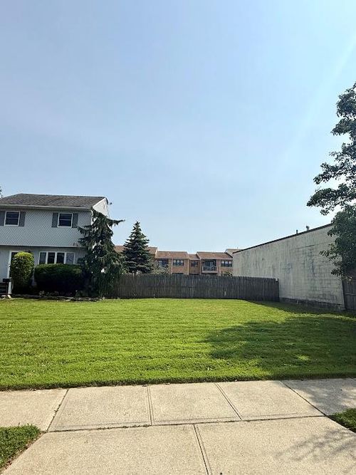 77 Hampton Place, Hempstead, NY, 11520 | Card Image