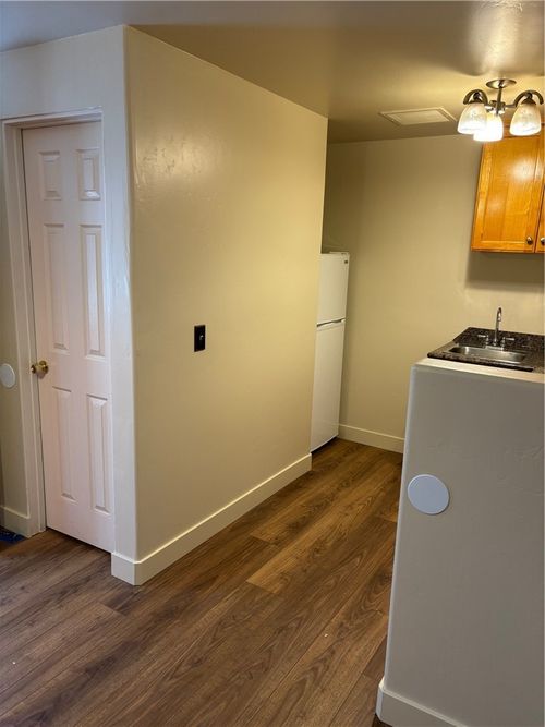 b-3818 Robinhood Ln, Vista, CA, 92084-7461 | Card Image