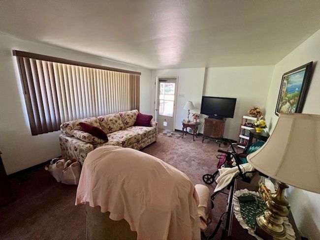 Rear home's living room | Image 4