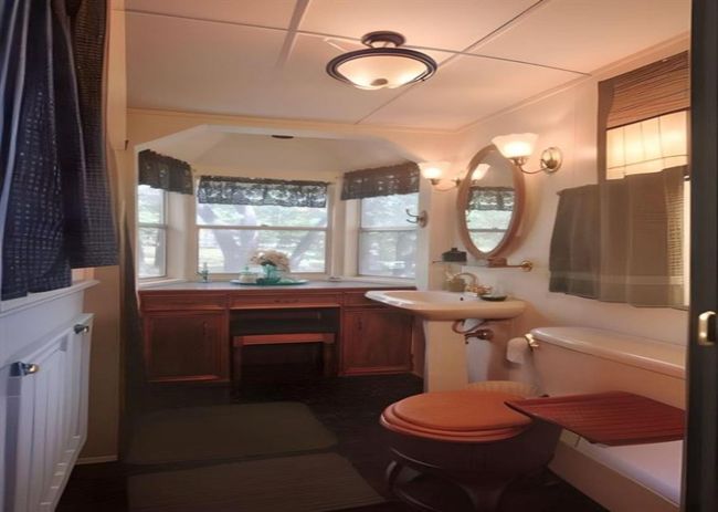 Half bathroom featuring​​‌​​​​‌​​‌‌​‌‌​​​‌‌​​‌‌​‌​​​​​‌ toilet | Image 19