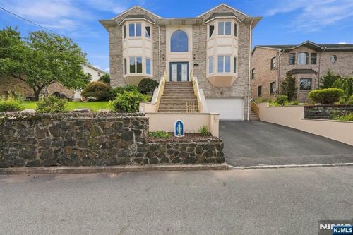 16 Sunset Dr, Nutley, NJ, 07110-2104 | Card Image