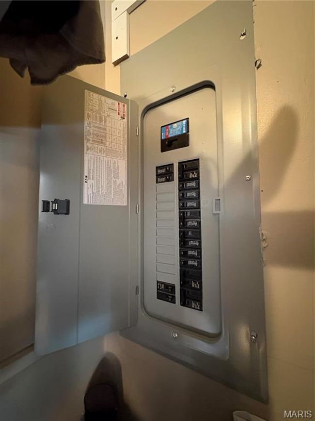 Utility room with electric panel | Image 22