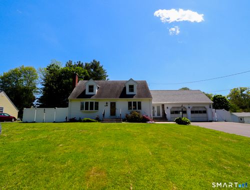 585 Burnham St, East Hartford, CT, 06108-1306 | Card Image