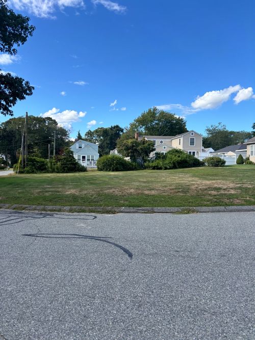 61 Whitecap Rd, Niantic, CT, 06357-3327 | Card Image