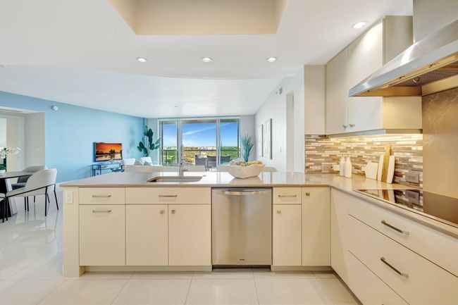 APT-908 - 1 N Ocean Blvd, Condo with 3 bedrooms, 2 bathrooms and null parking in Pompano Beach FL | Image 19