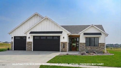 4627 Silbernagel Dr, Bismarck, ND, 58503-4105 | Card Image
