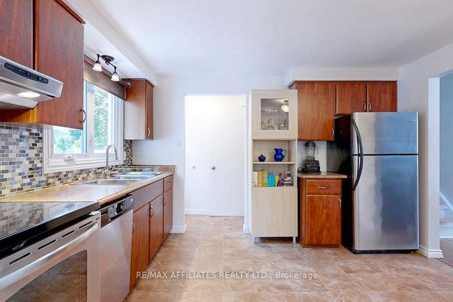 22 Red Maple Cres, House other with 3 bedrooms, 1 bathrooms and 2 parking in Gloucester ON | Image 19