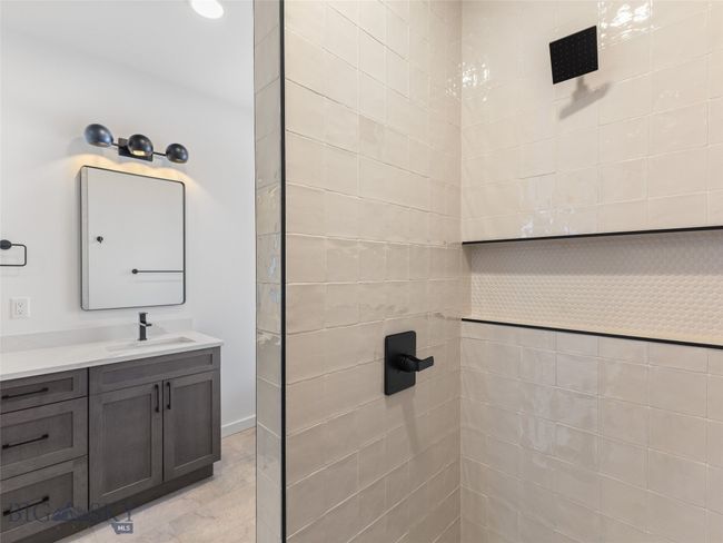 Primary Shower | Image 17