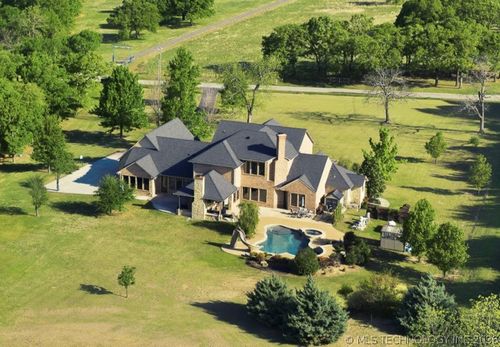 1739 Gateway Rd, Ardmore, OK, 73401-7696 | Card Image