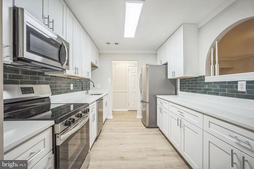 apt-202-529 Florida Ave, HERNDON, VA, 20170-4922 | Card Image