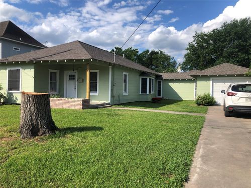 710 Fahrenthold St, El Campo, TX, 77437-3331 | Card Image