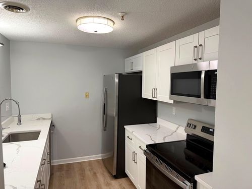 101-2 Mayfair Ln, Nashua, NH, 03063-7619 | Card Image