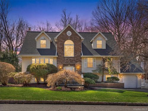 45 Maplewood Blvd, Suffern, NY, 10901-7642 | Card Image