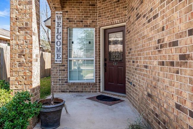 18720 Stewart Hill Dr, House other with 3 bedrooms, 2 bathrooms and 2 parking in Montgomery TX | Image 4