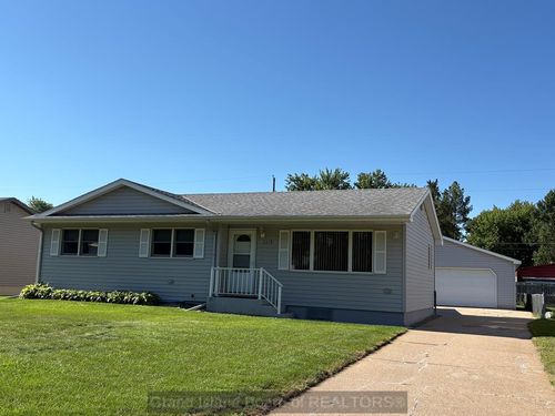 3115 W 17th St, Grand Island, NE, 68803-2412 | Card Image