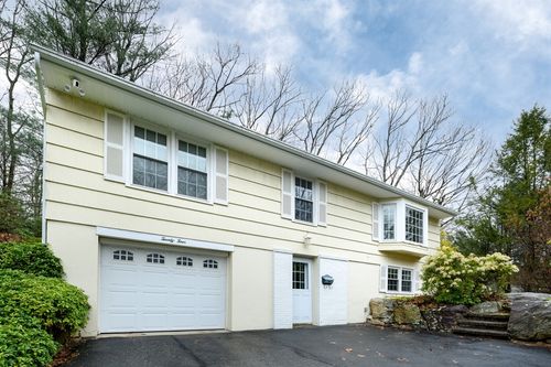 24 Centerwood Dr, Holden, MA, 01520-1557 | Card Image