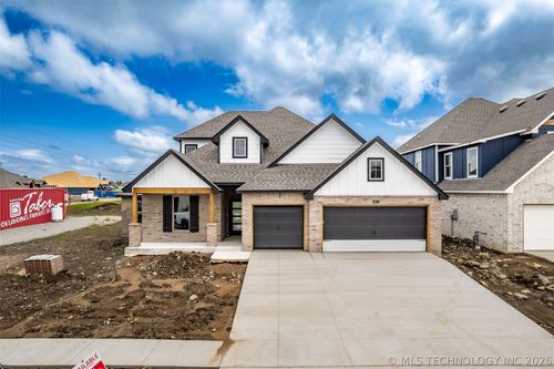 2917 E Northampton St, Broken Arrow, OK, 74014-3584 | Card Image