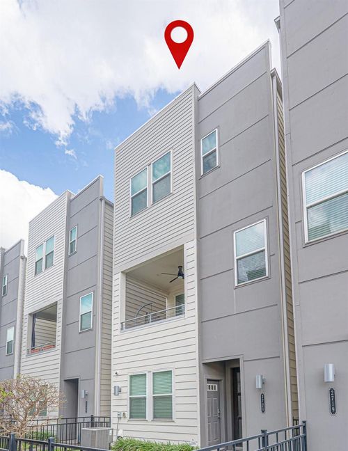 2721 Clinton Dr, Houston, TX, 77020-8435 | Card Image