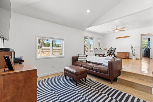 9451 San Francisco St, Spring Valley, CA, 91977-5027 | Card Image