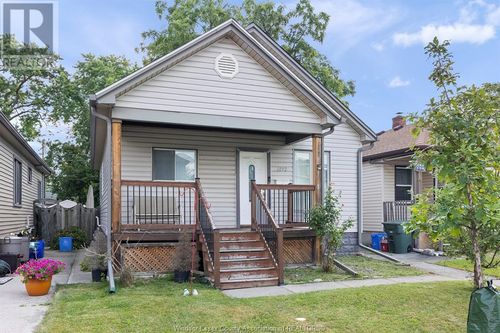 1092 Elm Ave, Windsor, ON, N9A5H7 | Card Image