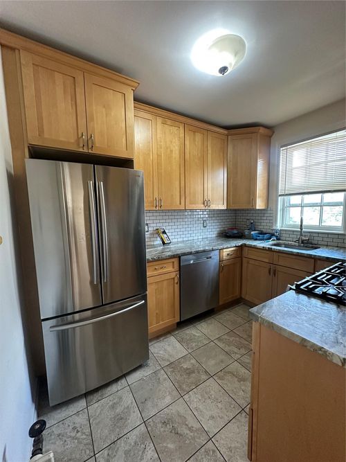 2-281 E 241st St, Bronx, NY, 10470-1711 | Card Image