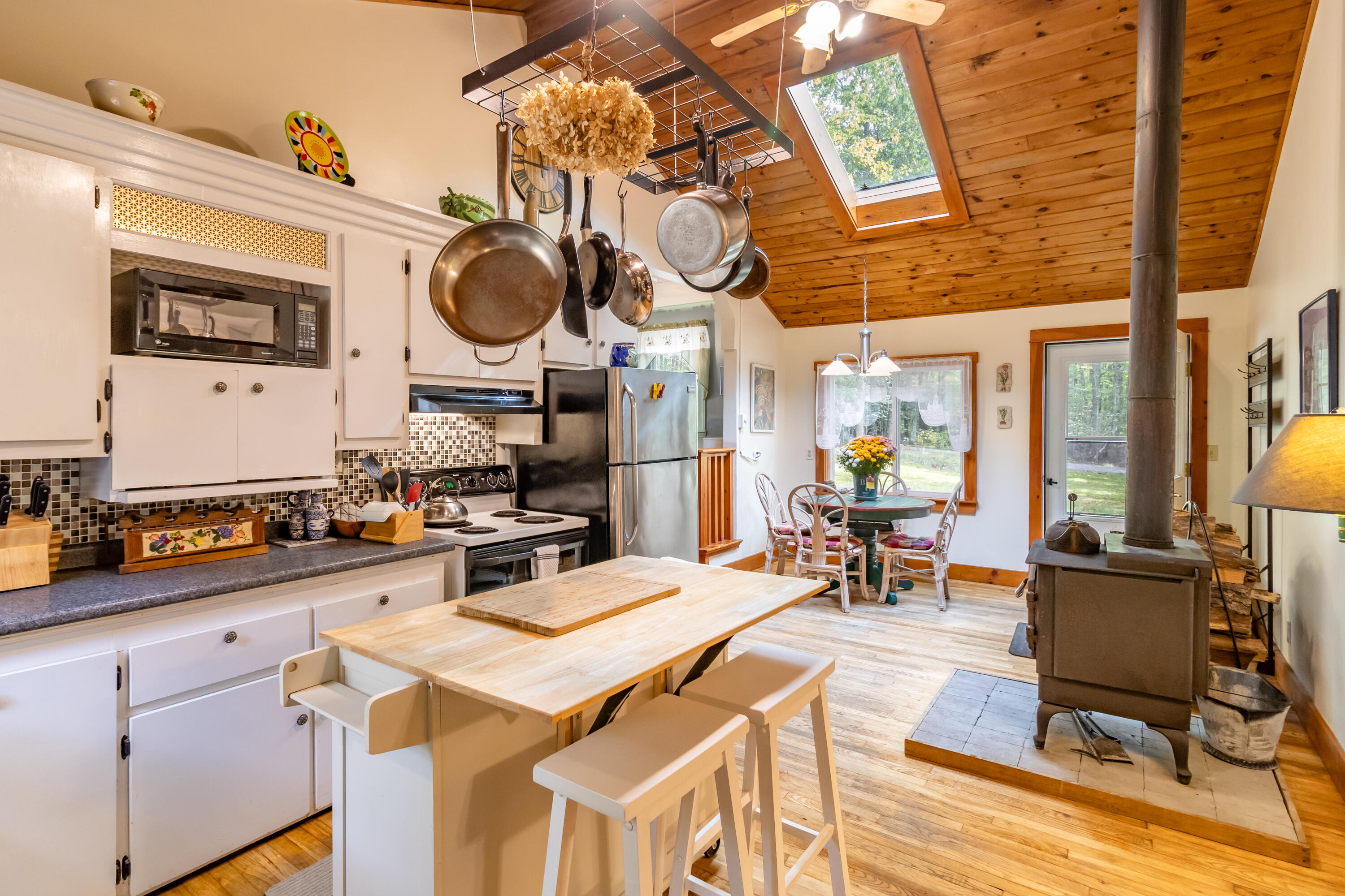Sunny Point Rd, Swanville, ME 04915