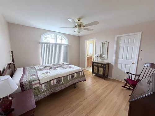 54454 Cambridge Dr, Shelby Township, MI, 48315-1667 | Card Image